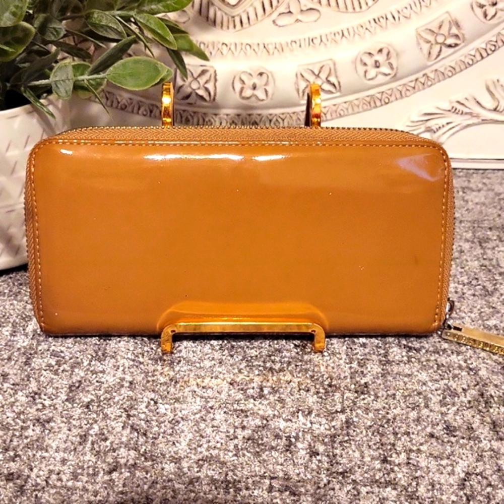 Tory Burch Caramel Patent Leather  Zip Around Wallet - Picture 6 of 16